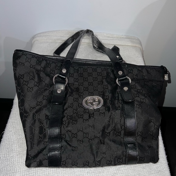 Gucci purse with matching travel duffel. - Picture 2 of 9